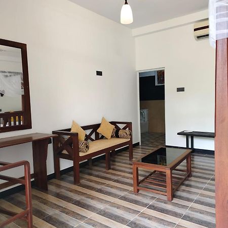 Queen'S Place Unawatuna Exterior photo