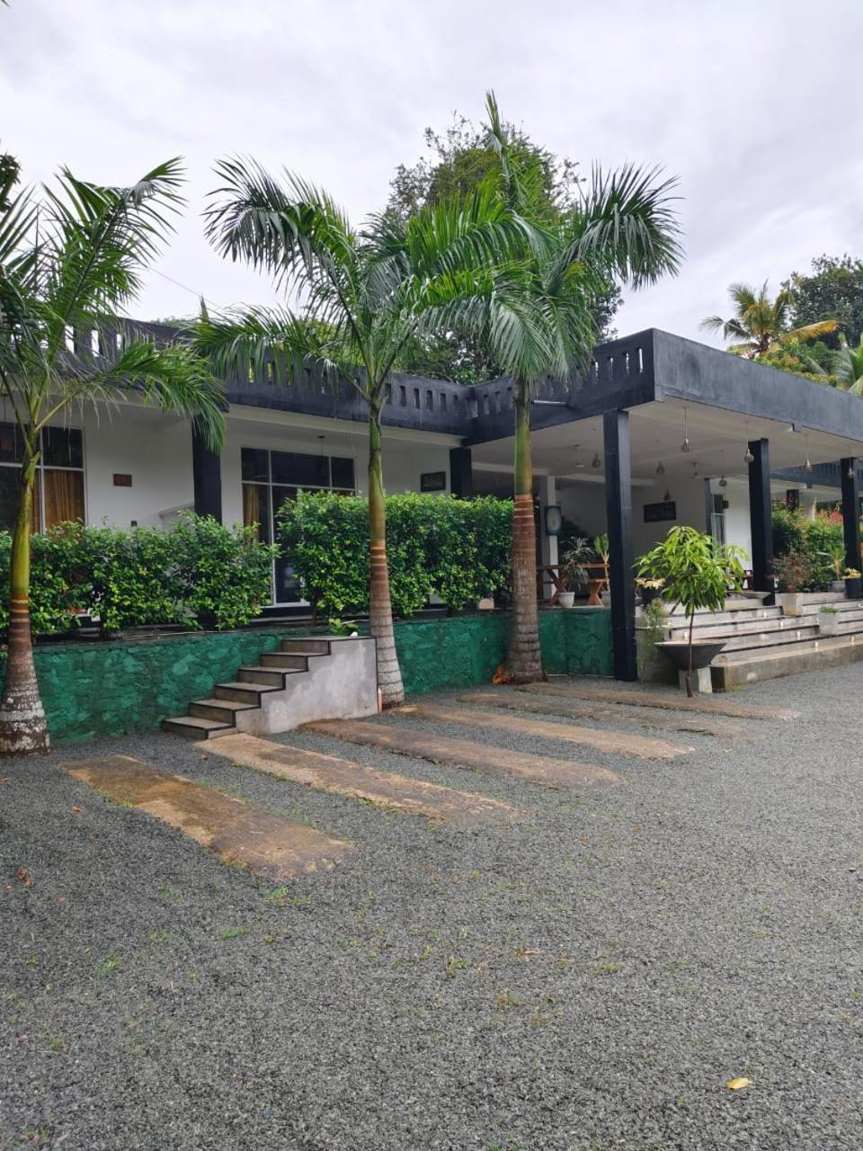 Queen'S Place Unawatuna Exterior photo